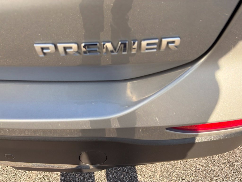 Used 2024 Chevrolet Equinox Premier FWD image 11