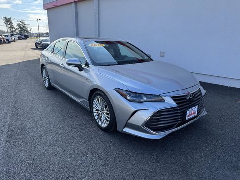 Used 2019 Toyota Avalon Limited FWD image 4