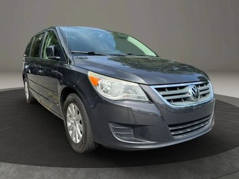 Used 2012 Volkswagen Routan SEL FWD image 7