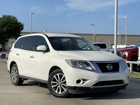 Used 2014 Nissan Pathfinder S FWD image 2