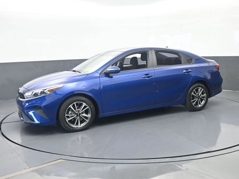 Used 2023 Kia Forte LXS FWD image 2
