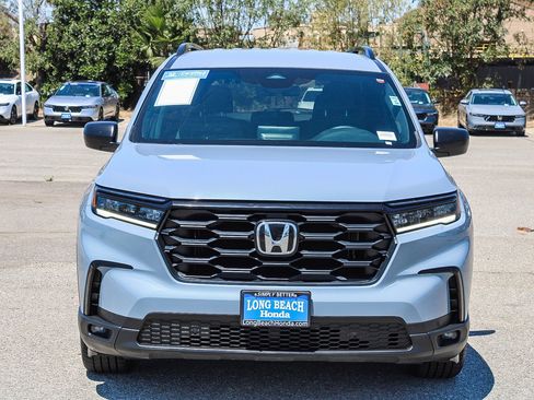 Certified 2025 Honda Pilot Sport image 2
