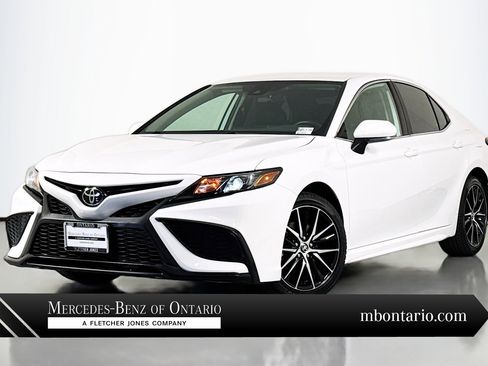 Used 2024 Toyota Camry SE image 1