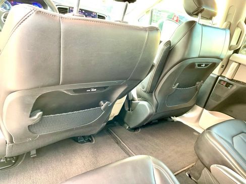 Used 2023 Chrysler Pacifica Touring-L FWD image 17