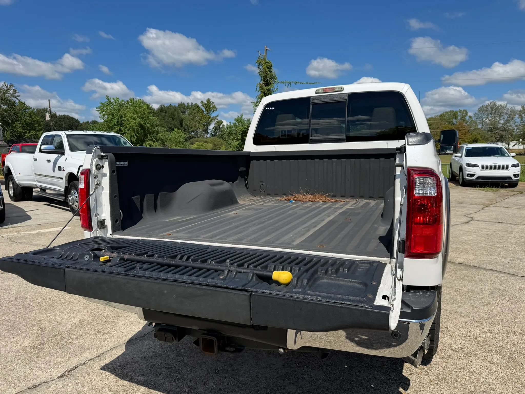 Used 2015 Ford F250 Lariat w/ Lariat Ultimate Package AWD/4WD image 6