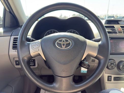Used 2013 Toyota Corolla LE image 14