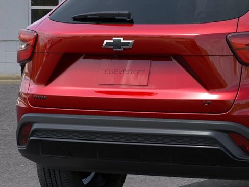 New 2026 Chevrolet Trax LT w/ Midnight Edition FWD image 21
