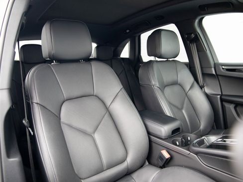 Certified 2025 Porsche Macan image 27