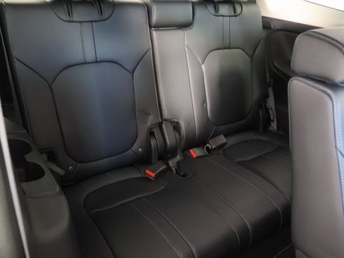 Used 2025 Honda Pilot Elite image 25