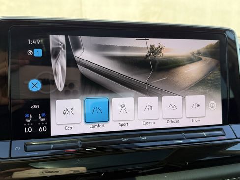 Used 2025 Volkswagen Atlas SEL image 11