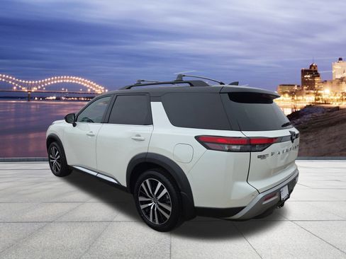 Used 2023 Nissan Pathfinder Platinum image 3