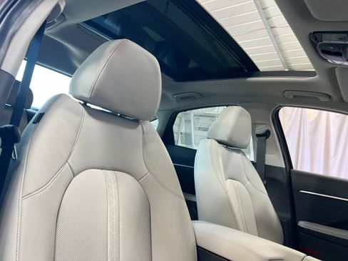 New 2025 Hyundai Sonata Limited image 16