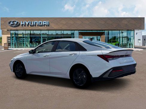 New 2026 Hyundai Elantra SEL Sport FWD image 4