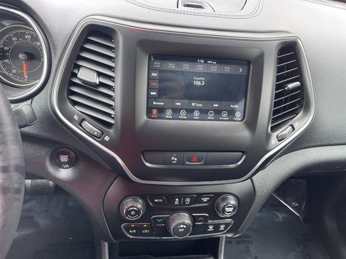 Used 2019 Jeep Cherokee Latitude Plus w/ Safety Group image 29