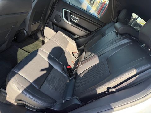 Used 2018 Land Rover Discovery Sport SE image 23