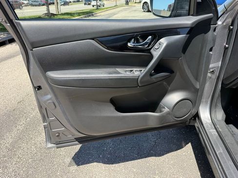 Used 2020 Nissan Rogue Sport SV FWD image 15