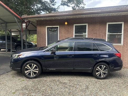 Used 2018 Subaru Outback 2.5i Limited AWD/4WD image 3