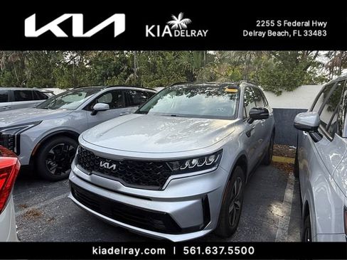 Certified 2022 Kia Sorento EX w/ Panoramic Sunroof Package FWD image 9