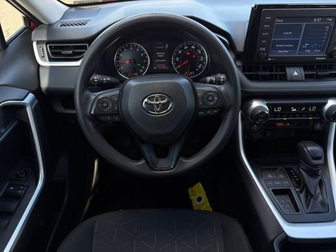Used 2020 Toyota RAV4 XLE w/ Convenience Package FWD image 15