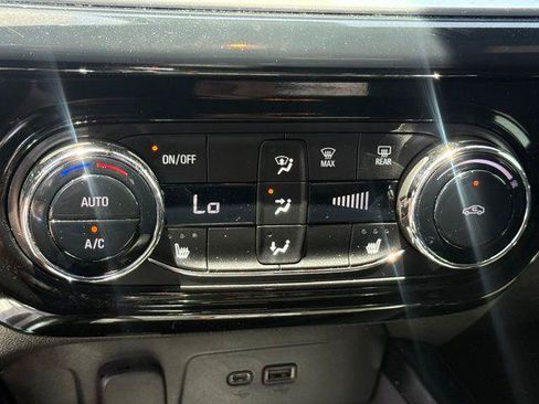 Used 2025 Chevrolet Trax RS w/ Sunroof Package FWD image 13