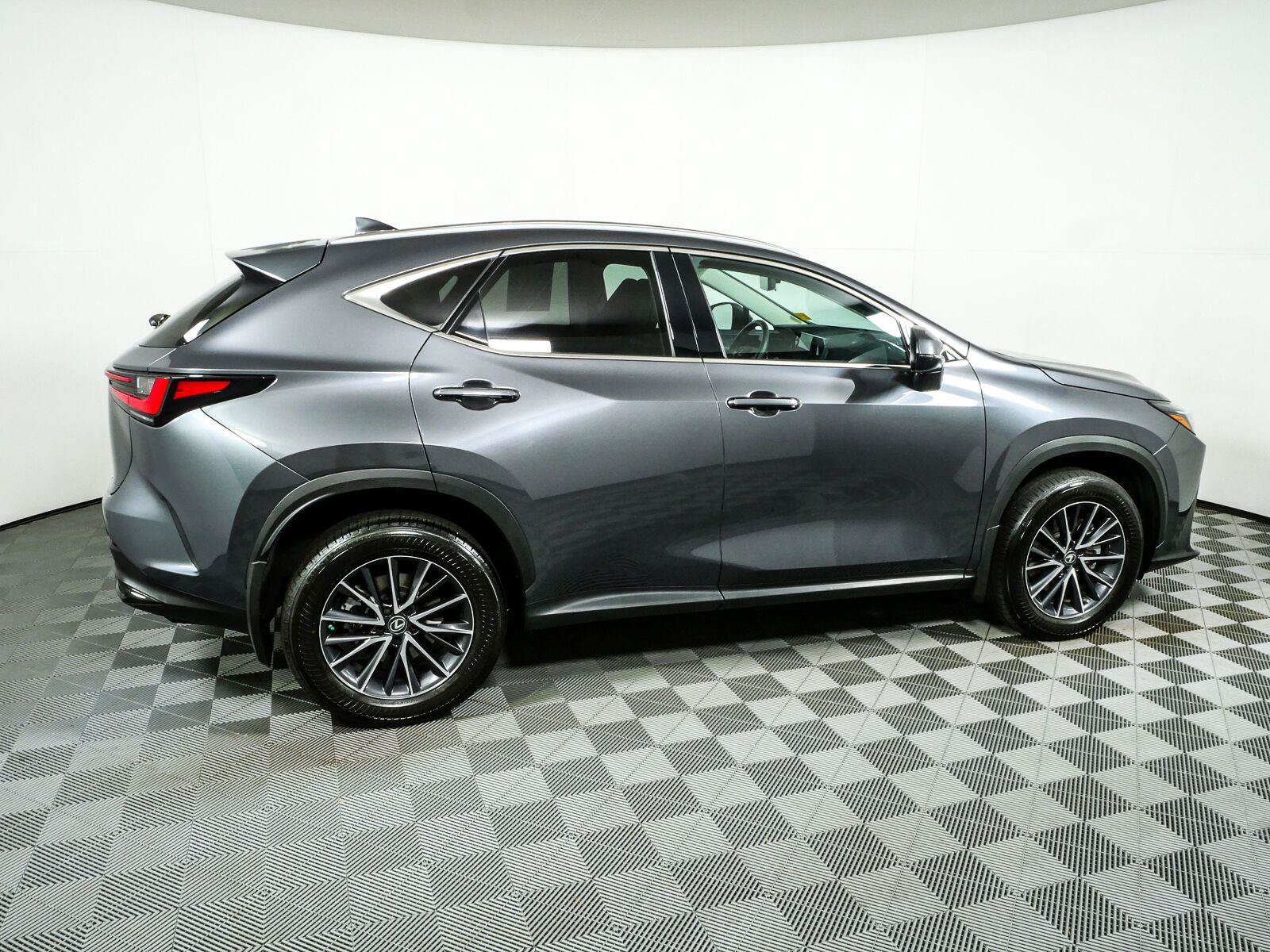 Used 2023 Lexus NX 350 AWD image 2