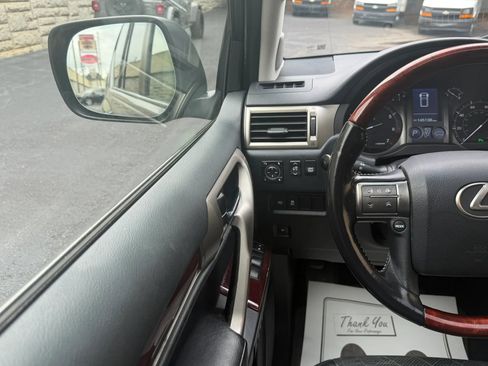 Used 2016 Lexus GX 460 w/ Premium Package AWD/4WD image 19