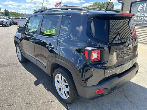Used 2016 Jeep Renegade Latitude w/ Popular Equipment Group AWD/4WD image 7