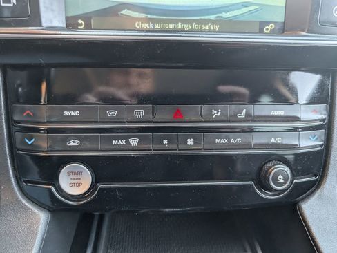 Used 2017 Jaguar F-PACE Prestige image 17