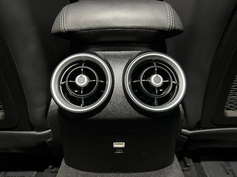 Used 2018 Alfa Romeo Giulia Quadrifoglio image 16