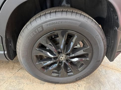 Used 2025 Toyota Corolla Cross LE w/ Moonroof Package image 9