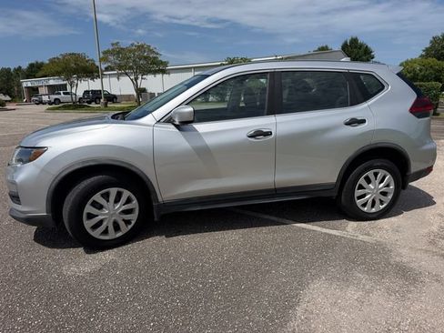 Used 2018 Nissan Rogue S AWD/4WD image 6