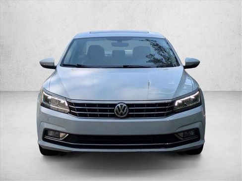 Used 2017 Volkswagen Passat 1.8T SE FWD image 2