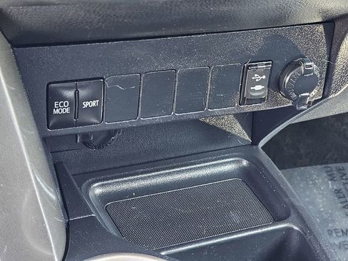 Used 2015 Toyota RAV4 XLE AWD/4WD image 27