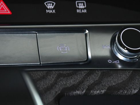 Used 2025 Audi A6 Premium Plus image 36