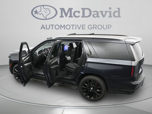 Used 2026 Cadillac Escalade Platinum Sport w/ LPO, ONYX Package AWD/4WD image 44