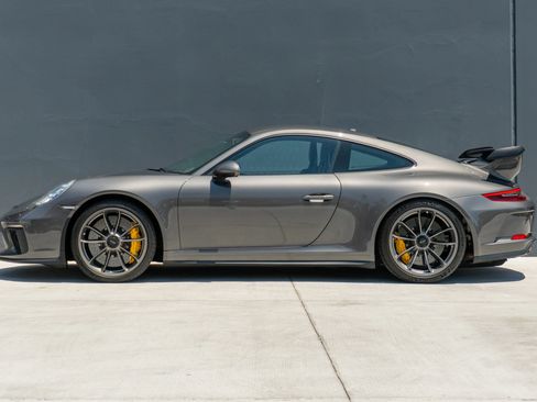 Used 2018 Porsche 911 GT3 RWD image 2