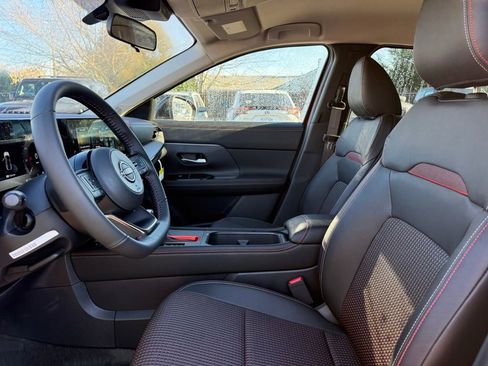New 2026 Nissan Kicks SR w/ Cold Weather Package image 15