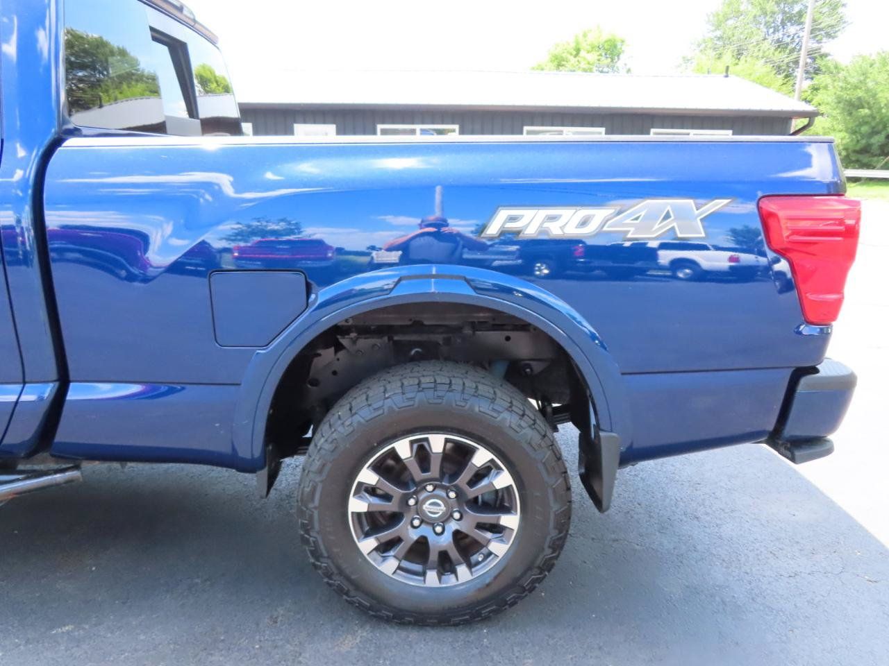 Used 2019 Nissan Titan PRO-4X w/ Pro-4x Convenience Package AWD/4WD image 16