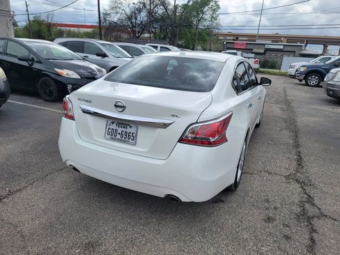 Used 2015 Nissan Altima 2.5 SL w/ Technology Package FWD image 4