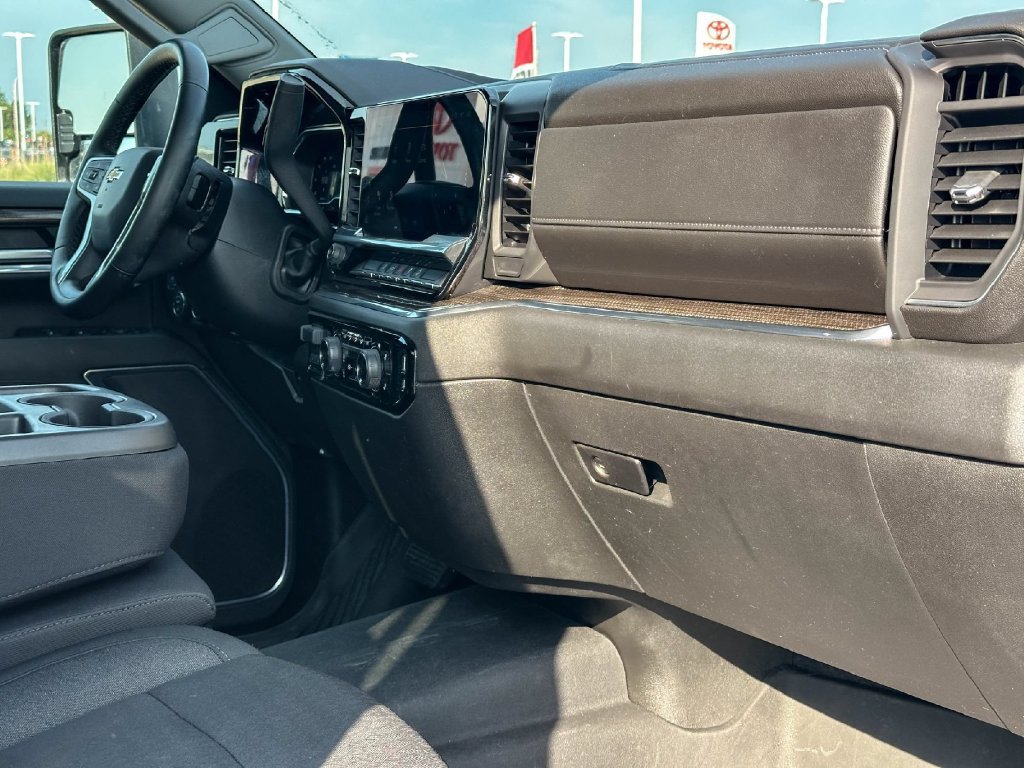 Used 2024 Chevrolet Silverado 2500 LT AWD/4WD image 21
