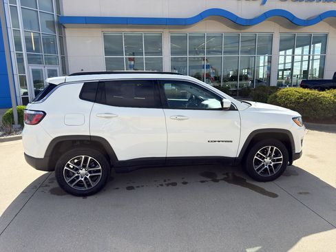 Used 2019 Jeep Compass Latitude w/ Popular Equipment Group AWD/4WD image 4