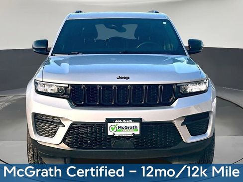 Used 2023 Jeep Grand Cherokee Altitude image 2