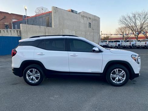 Used 2022 GMC Terrain SLE w/ Driver Convenience Package image 8