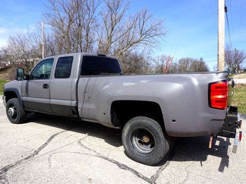 Used 2004 GMC Sierra 3500 4x4 Extended Cab w/ Heavy-Duty Power Package image 3