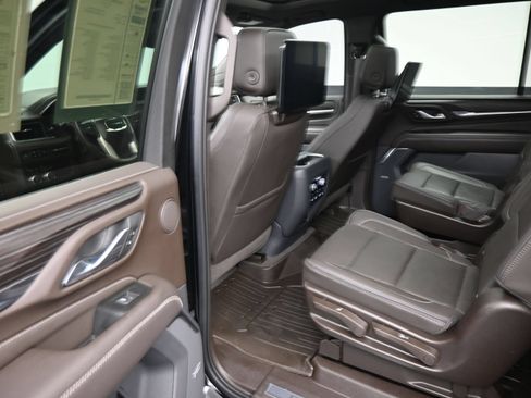 Used 2021 GMC Yukon XL Denali w/ Denali Premium Package AWD/4WD image 17