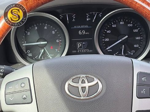 Used 2013 Toyota Land Cruiser image 32