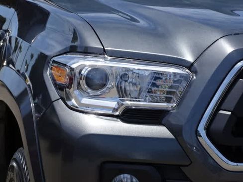 Used 2023 Toyota Tacoma SR5 AWD/4WD image 5