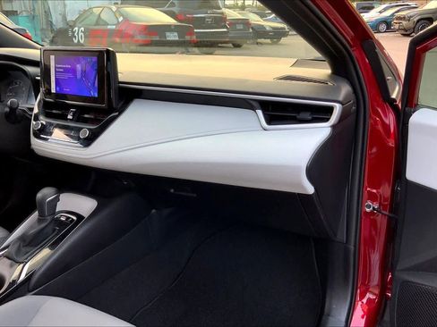 Used 2025 Toyota Corolla SE image 17