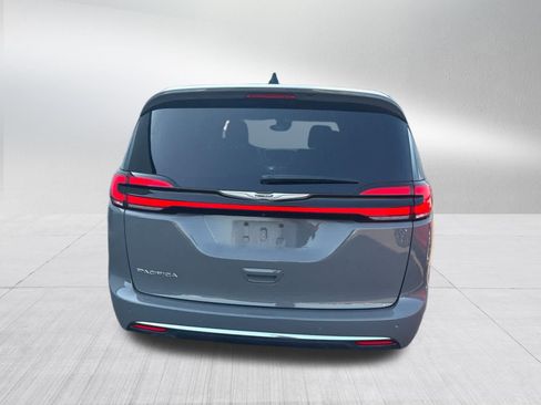 Used 2025 Chrysler Pacifica Select FWD image 6