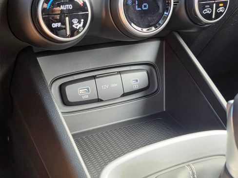 New 2025 Hyundai Venue SEL image 30